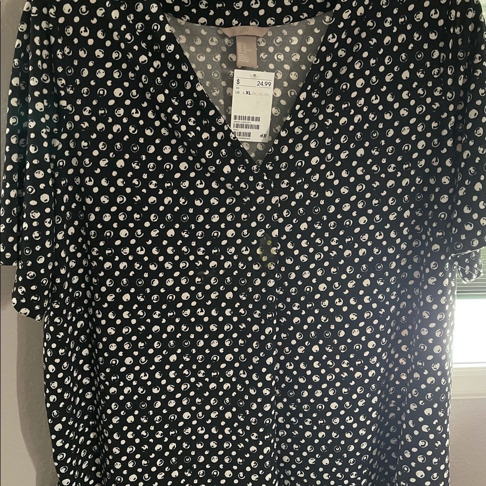 NEW H&M V- Neck Top Business Casual Fun Print Size XL